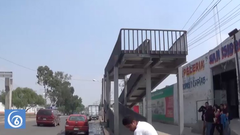 Puente peatonal de San Isidro reportan dos semanas en que las obras pararon 