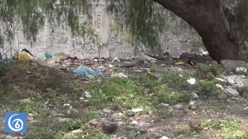 Terreno baldío utilizado como basurero en la colonia Ampliación