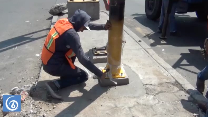 Trabajos de cambio de luminarias en avenida Adolfo López Mateos