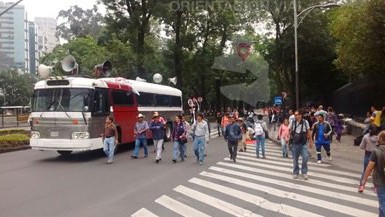 Marcha de la CNTE  por Paseo de la Reforma rumbo a Los Pinos 