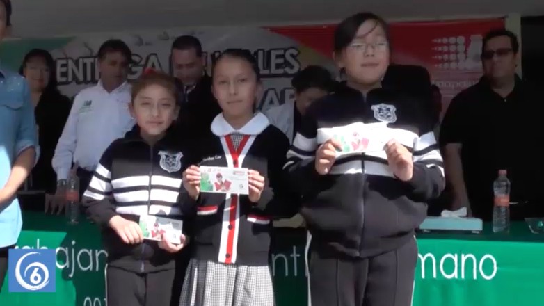 Entregan vales para útiles escolares en dos primarias de Ixtapaluca
