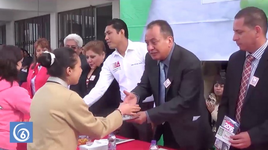 Entrega de vales para útiles escolares en escuelas de Ixtapaluca 