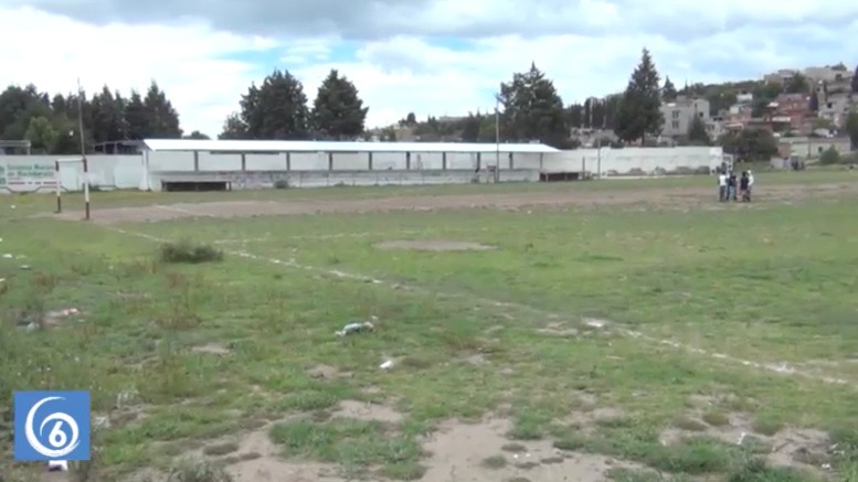 Áreas deportivas en San Martín Cuautlalpan en Chalco sin recibir mantenimiento 