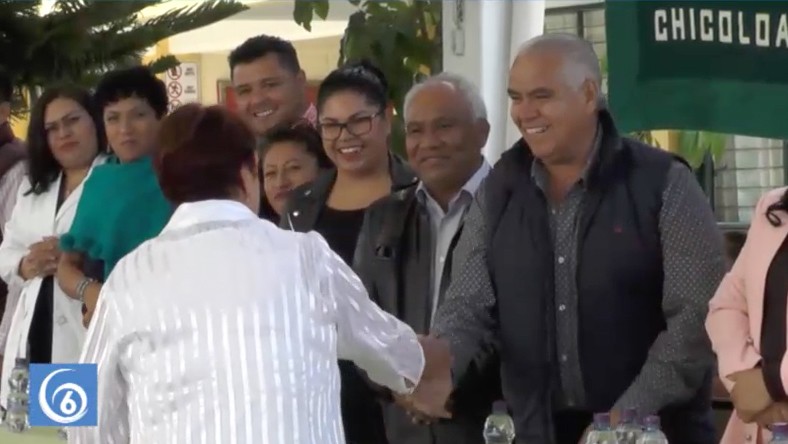 Colocan la primera piedra para un aula de usos múltiples en la primaria 20 de noviembre