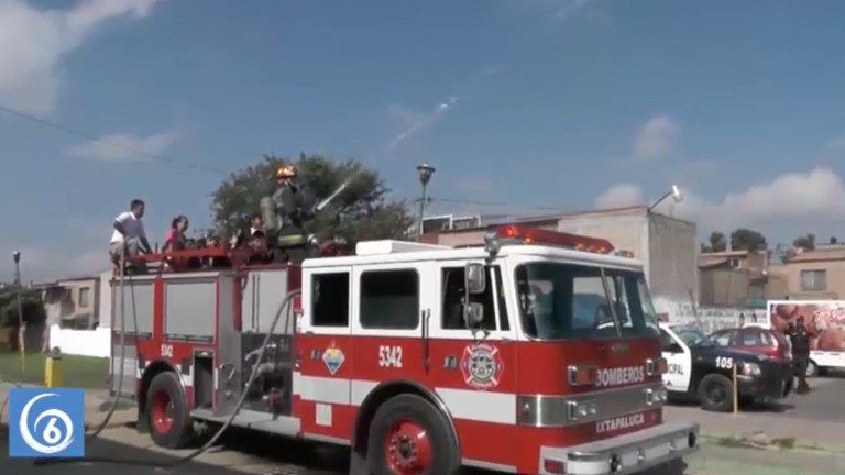 Alumnos del Jardín de Niños Estefanía Castañeda participan en Bombero por un Día