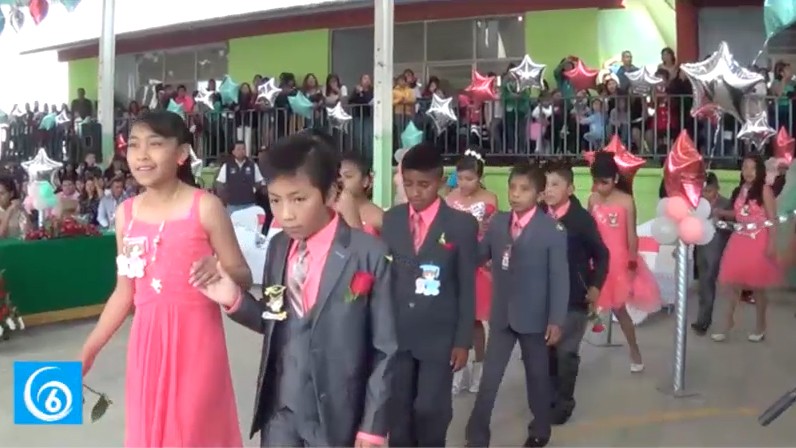 Clausura de la primaria José Martí, teniendo como madrina de generación a la diputada Maricela Serrano