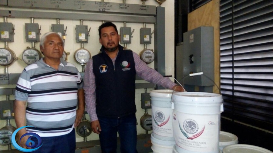 Diputación federal entrega apoyos a locatarios del mercado Evolución por 37 aniversario