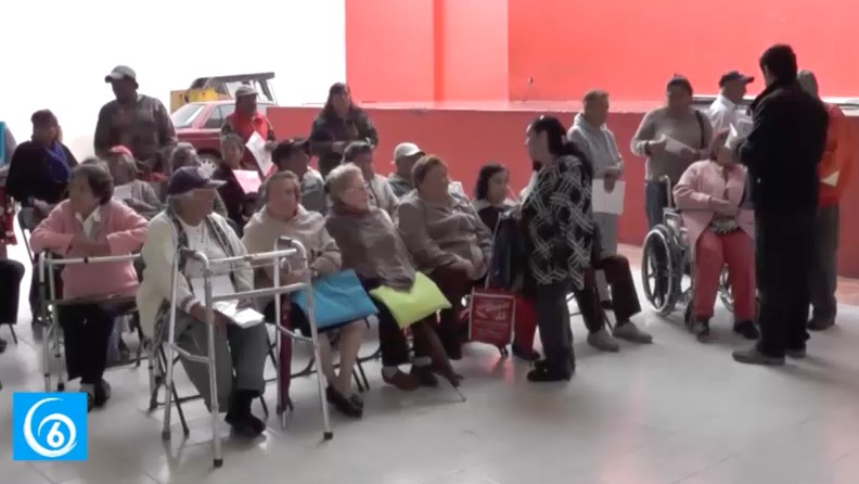 Entregan apoyo a adultos mayores de San Vicente Chicoloapan