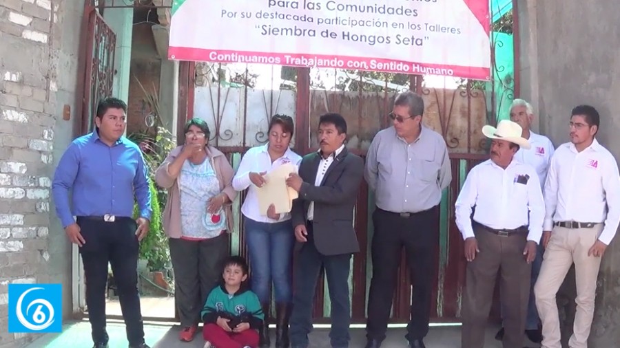 Reconocimiento por elaboración de hongo seta en San Francisco Acuautla