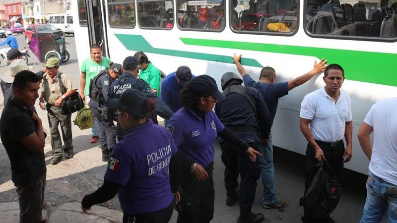 La policía de Valle de Chalco realiza operativos en transporte público