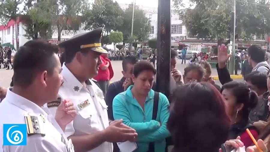 Padres de familia del CAM 80 son atendidos por autoridades municipales