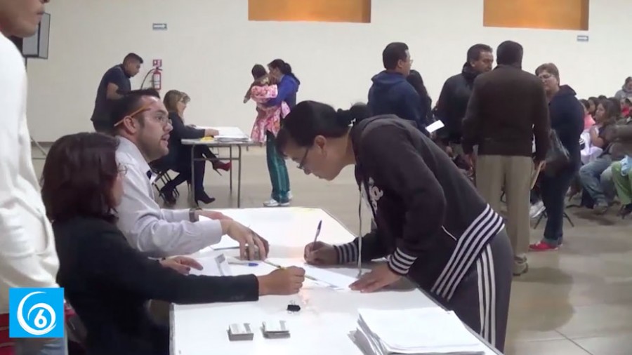 Se entregaron apoyos económicos a secretarias y conserjes en Ixtapaluca