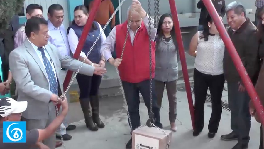 Colocación de la primera piedra de barda perimetral en primaria de Chicoloapan