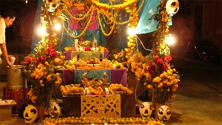 Jóvenes de San Lorenzo Chimlapa, Chalco, rescatan tradiciones de Día de Muertos