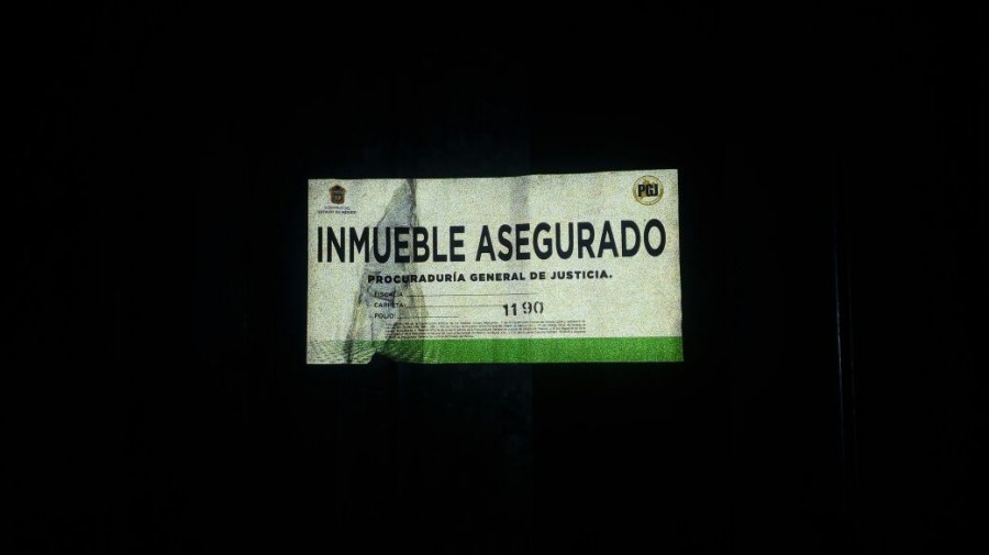 Catean un inmueble en Tecámac y localizan dos vehículos con reporte de robo