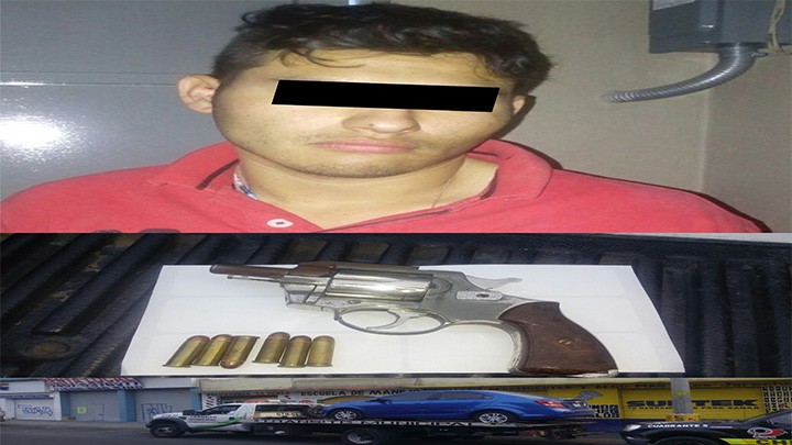Policía de Chimalhuacán impide robo de auto