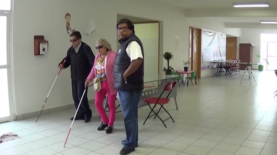 Personal de URIS imparte actividades para mejorar la calidad de vida de invidentes -