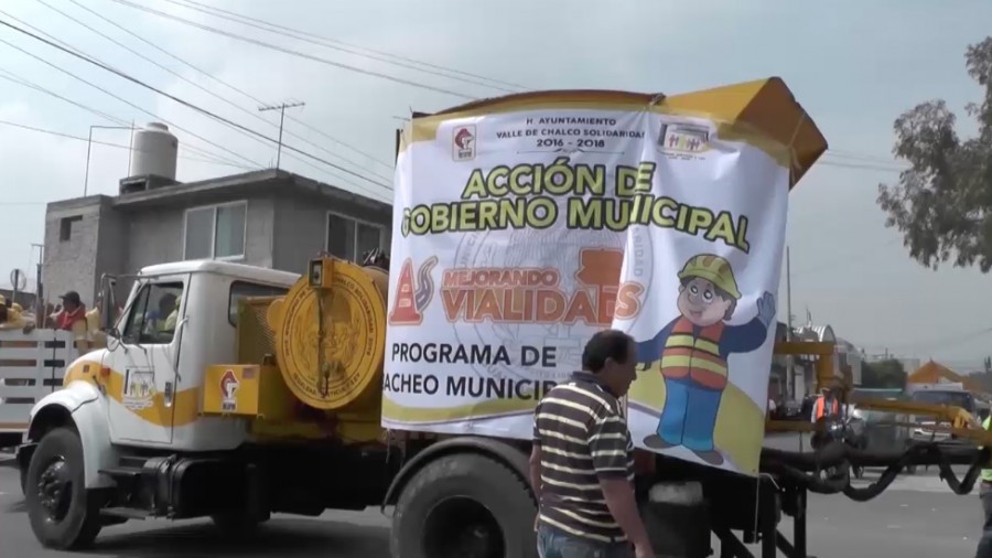 Programa de bacheo municipal en Valle de Chalco