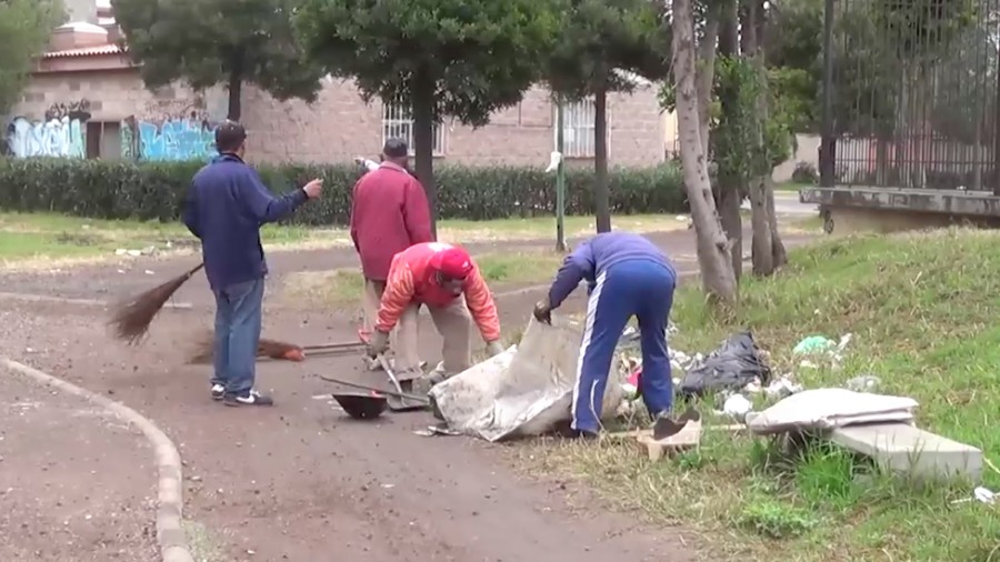 Personal de residuos sólidos realiza limpieza de la Torre Rosa de Santa Bárbara