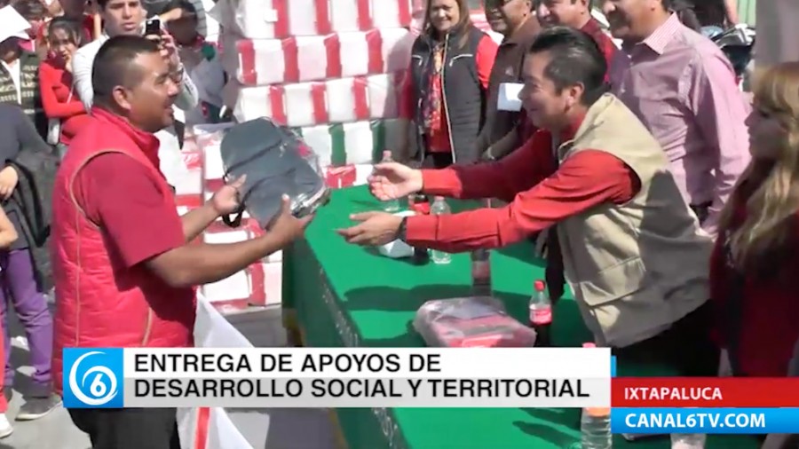 Entrega de apoyos a los habitantes de San Francisco Acuautla y Coatepec