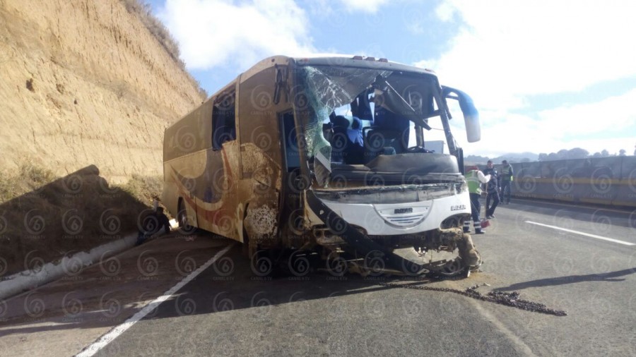 Liberan la México-Puebla tras doble accidente