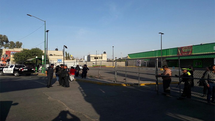 POLICÍA DE CHIMALHUACÁN IMPIDE SAQUEO DE TIENDA DE AUTOSERVICIO