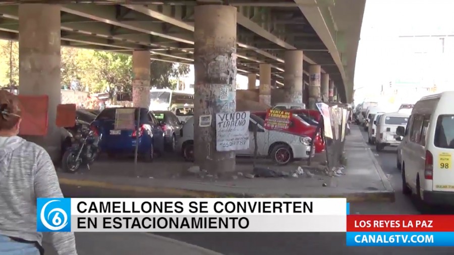 Camellones de Los Reyes La Paz los convierten en estacionamientos