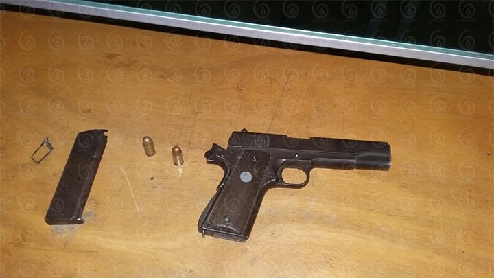 DETIENEN A DOS AL INTENTAR HUIR DE RETÉN Y DISPARAR A POLICÍAS DE CHALCO