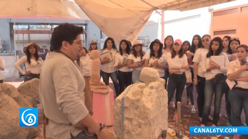 Candidatas a reinas de la 16 Feria Metropolitana Artesanal y Cultural de Chimalhuacán