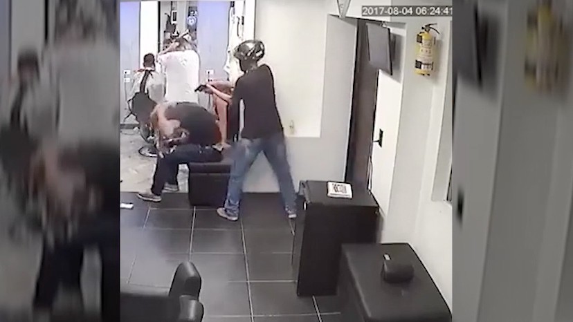 Acribillan a sujeto en peluqueria de Colombia