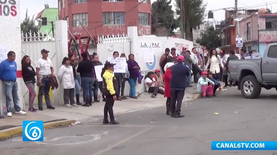Vecinos de Geovillas de San Isidro en Los Reyes La Paz se manifiestan en contra Opdapas por falta de agua