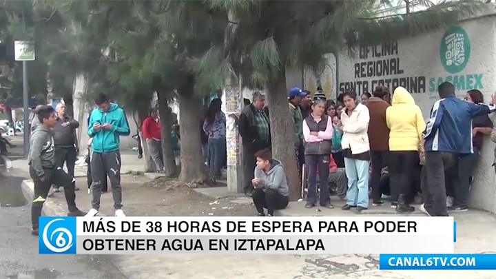 Largas filas en el SACMEX por desbasto de agua en Iztapalapa