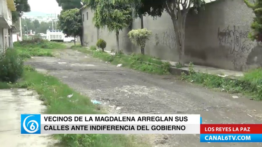 Ante la indiferencia del gobierno municipal, vecinos de la Magdalena Atlicpac arreglan sus calles