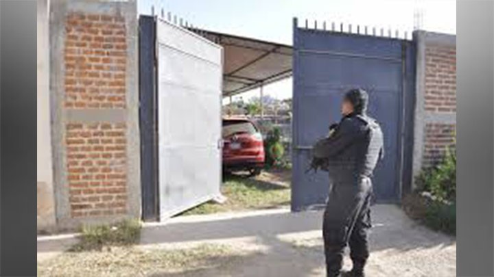 ASESGURAN DROGA, CARTUCHOSY  VEHÍCULOS ROBADOS EN DOS FINCAS DE ZAPOTLANEJO, JALISCO