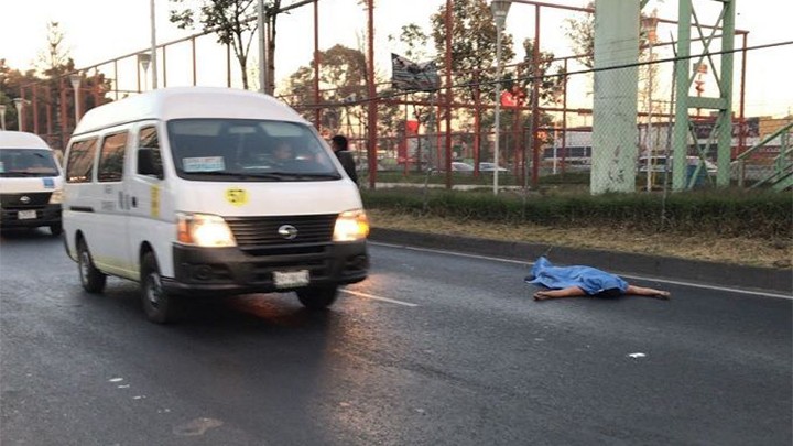 UN HOMBRE SE AVIENTA DE PUENTE Y ES ATROPELLADO SOBRE LA ZARAGOZA