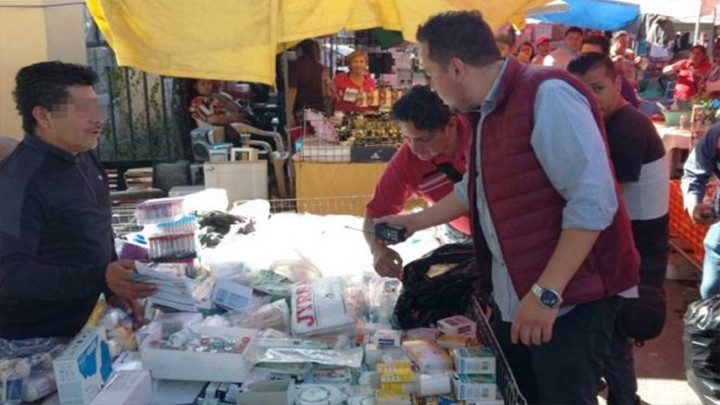 DECOMISAN 70 KILOS DE MEDICINAS EN PUESTOS DE TIANGUIS EN IZTAPALAPA