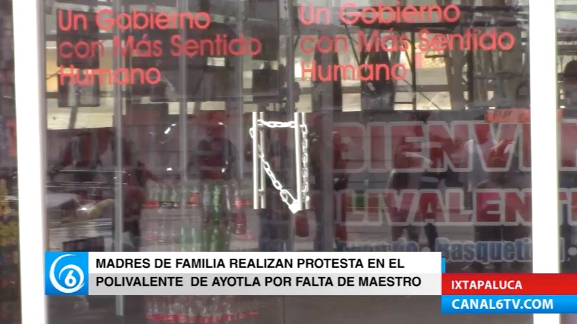 Madres de familia realizan protesta en el Polivalente de Ayotla por falta de maestro de gimnasia