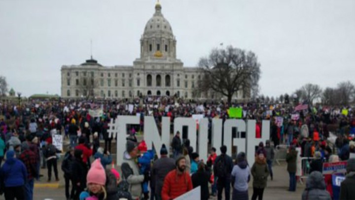 ALREDEDOR DE 800 CIUDADES MARCHAN EN WASHINGTON PARA EXIGIR CONTROL DE ARMAS