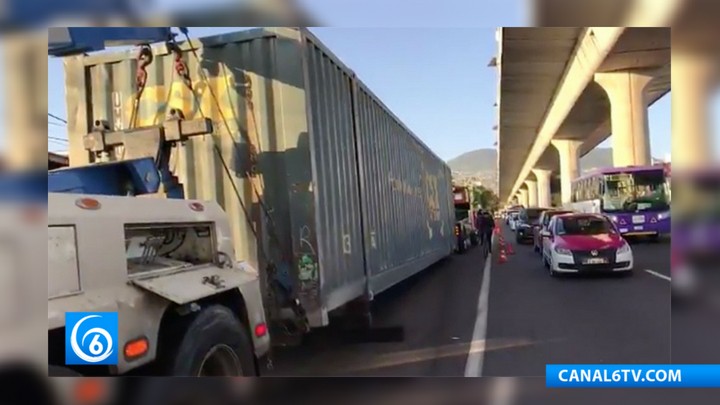 Vuelca tráiler en la autopista México- Cuernavaca