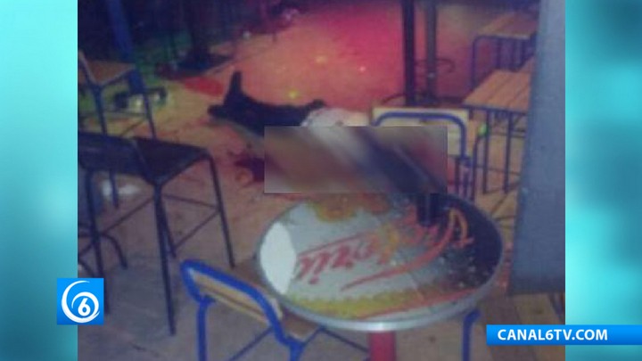 Asesinan a sujeto dentro de un bar en Neza
