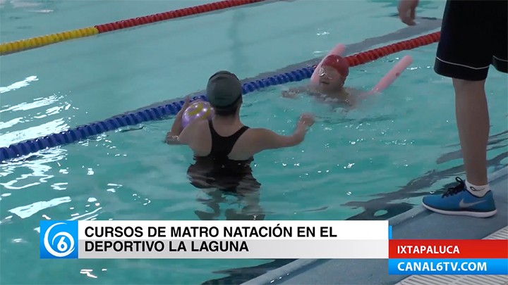 En la alberca del deportivo La Laguna en Chimalhuacán, se imparten cursos de matro natación