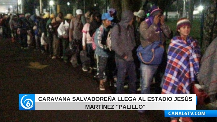 Caravana salvadoreña llega al estadio Jesús Martínez \