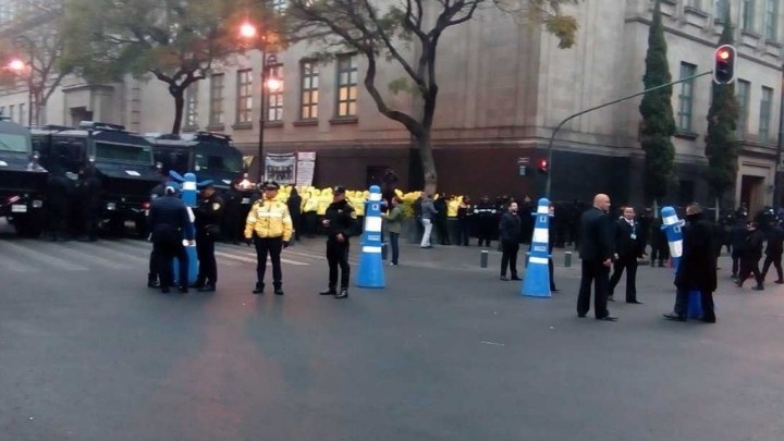 Policías encapsulan a manifestaciones en la SCJN