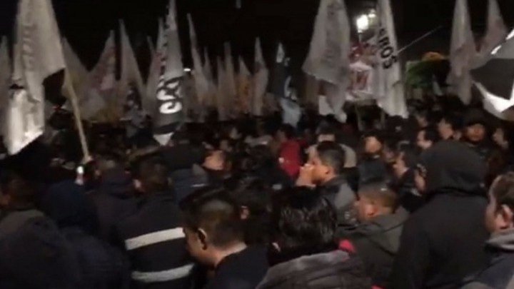 Trabajadores se manifestaron afuera del Palacio Nacional