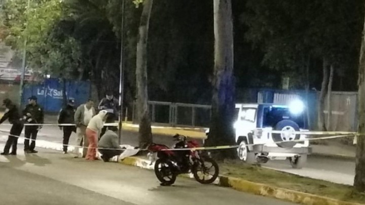 En la Gustavo A. Madero motociclista se estrella contra un árbol