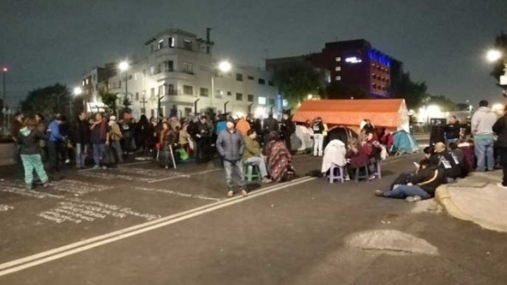 Calzada San Antonio Abad amanece bloqueada por manifestantes