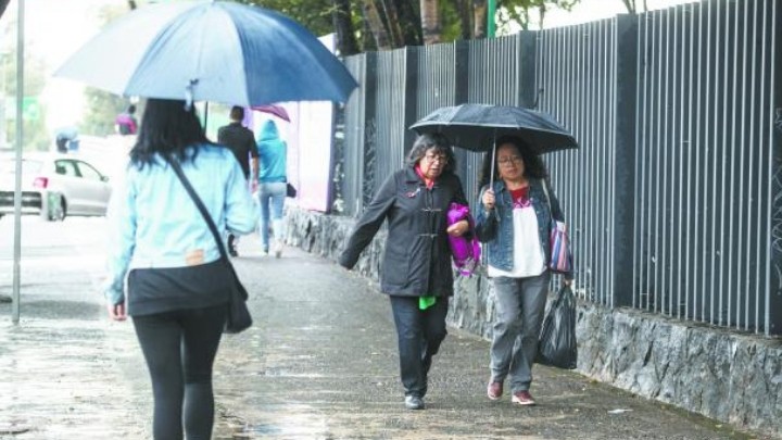 Este jueves se pronostica día nublado y lluvioso en la Cdmx