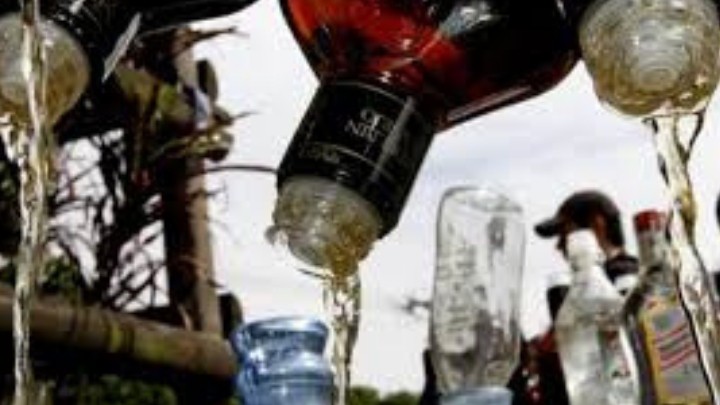 En la india hay más de 100 muertos por ingerir alcohol adulterado