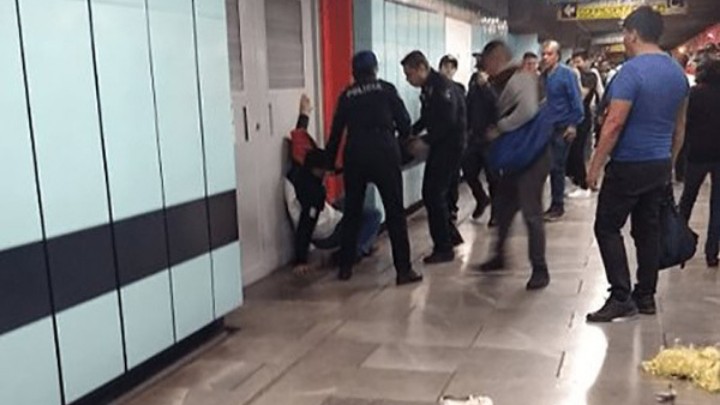 Hombre arrojaba gas pimienta a mujeres para asaltarlas en el metro