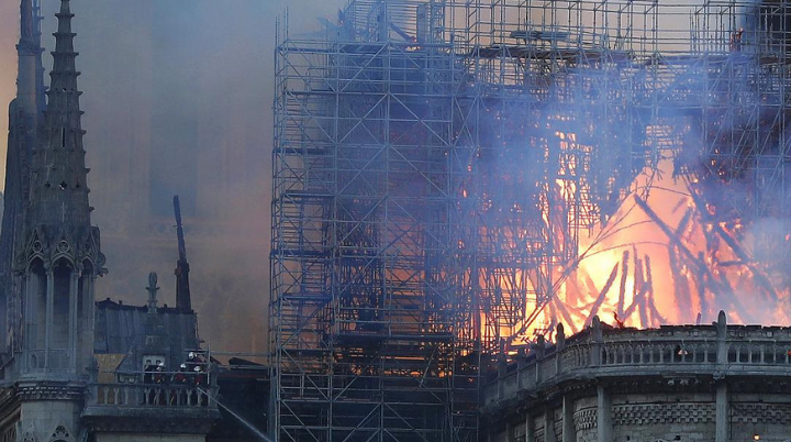 VIDEO: Un dron muestra los daños que dejó el incendio ocurrido en la catedral de Notre Dame